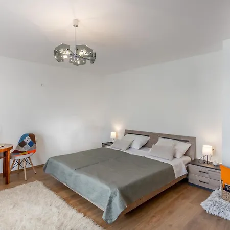 Pet Friendly In With Kitchen Holiday home