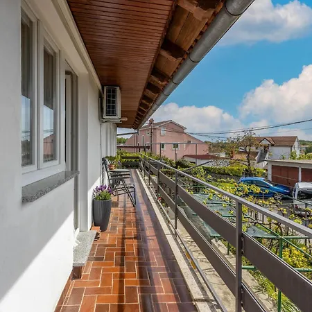 Pet Friendly In With Kitchen Rijeka